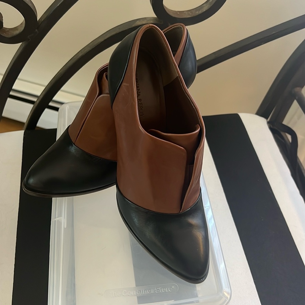 Banana Republic Leather Bootie Heel (black & brown)
